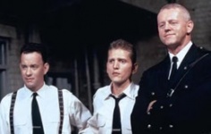 Die Wärter (von links nach rechts) Paul, Dean (gespielt von Barry Pepper) und Brutus