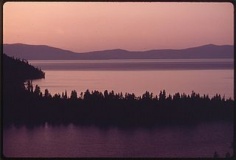 Die Südseite des Sees im Sonnenuntergang